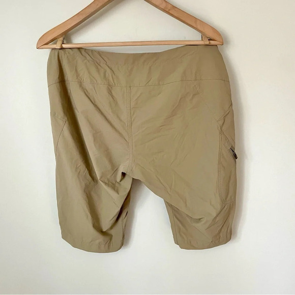 Mountain Hardware Women's Bermuda Hiking Shorts - Picture 6 of 8